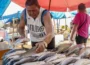 Contêineres de pescado parados em porto brasileiro após tarifa imposta pelos Estados Unidos