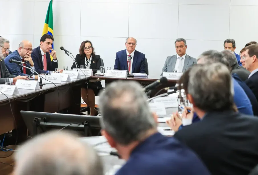 Vice-presidente Geraldo Alckmin durante reunião com empresários sobre taxação dos EUA
