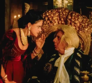 Marco Nanini como Dom João VI e Marieta Severo como Carlota Joaquina em cena icônica do longa.