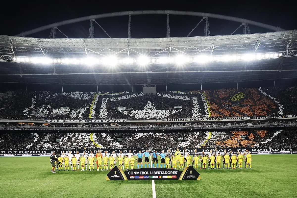 Botafogo vence a LDU na ida das oitavas da Libertadores 2025 com gol relâmpago de Arthur após a exibição de lindo mosaico pela torciada