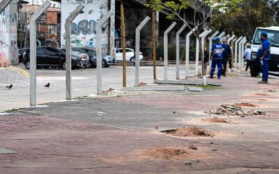 Prefeitura remove estruturas irregulares instaladas em calçada na Zona Norte | Divulgação/Hector Santos