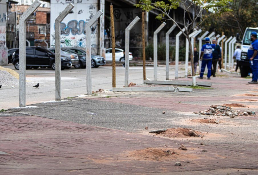 Prefeitura remove estruturas irregulares instaladas em calçada na Zona Norte | Divulgação/Hector Santos