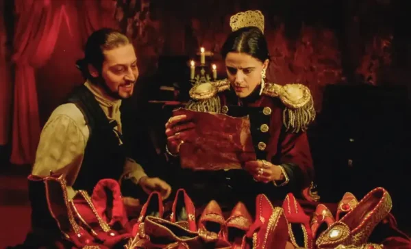 Cena de "Carlota Joaquina, Princesa do Brazil" (1995), com Marieta Severo no papel da princesa.