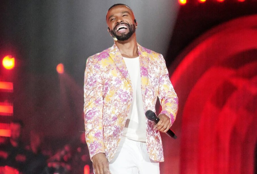 Alexandre Pires,, uma das atrações do São Gonçalo Fest 2025, que celebra 135 anos da cidade com shows gratuitos