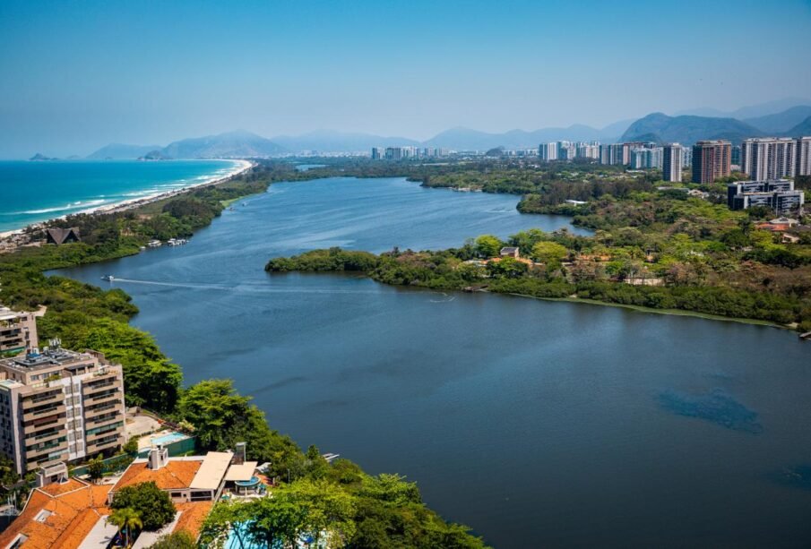 Vista aérea do Complexo Lagunar da Zona Sudoeste do Rio, que receberá o novo sistema de transporte aquaviário Lagunar Marítima, conectando Barra da Tijuca, Jacarepaguá e Recreio dos Bandeirantes.