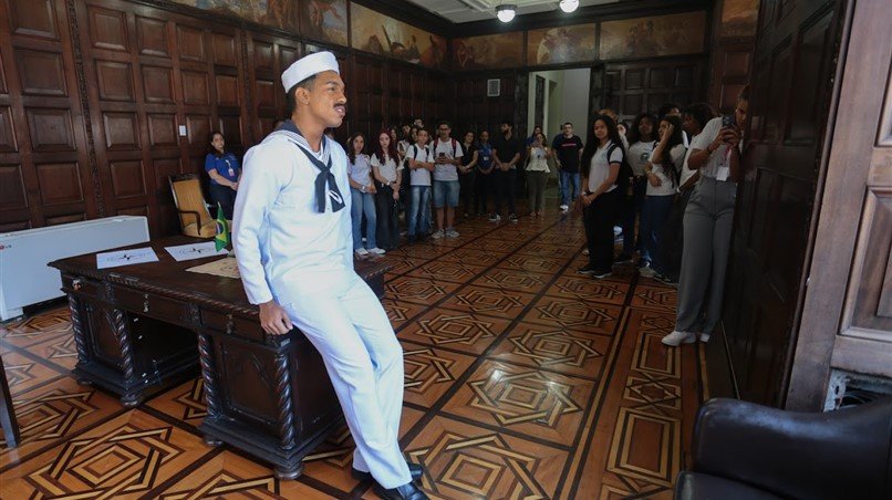 Ação da Alerj transforma história negra em experiência educativa e interativa. Arte e memória se unem em visita teatralizada que celebra heróis negros no Palácio Tiradentes